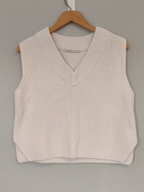 Abercrombie & Fitch Women's White Ribbed Knit V-neck Sleeveless Vest - Size S